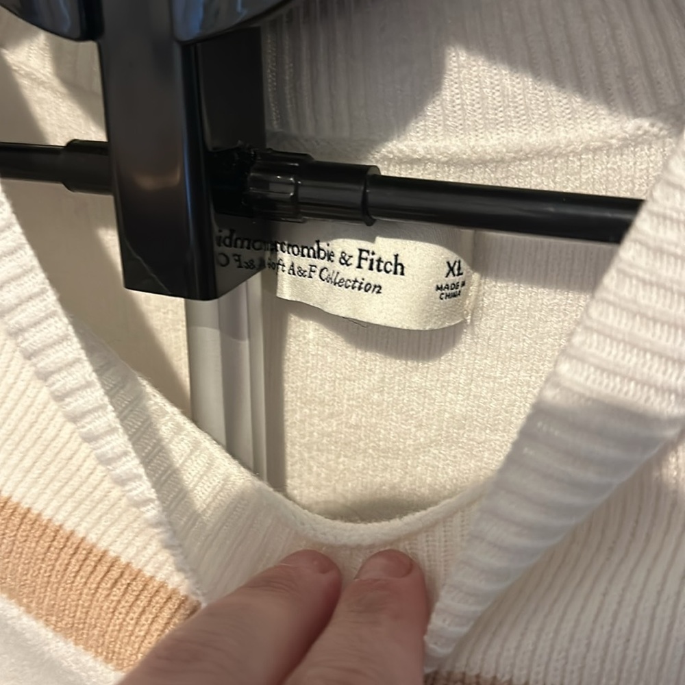 Abercrombie & Fitch Cream and Tan Crew Neck Sweater - Picture 2 of 3